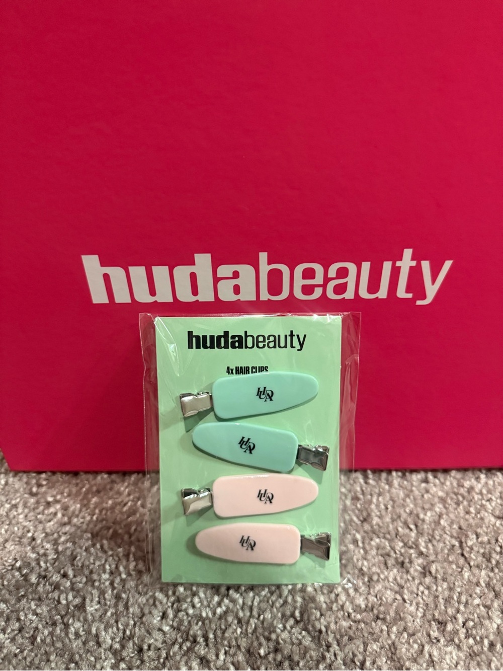 HUDA BEAUTY Mint Green & Pink Hair Clips Pack